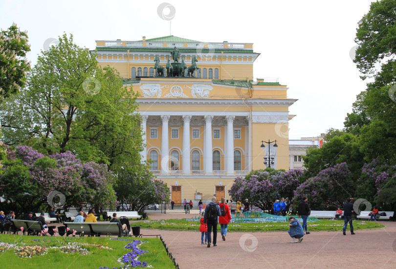 Скачать Панорама Александринского театра в Санкт-Петербурге весной 2022 года фотосток Ozero