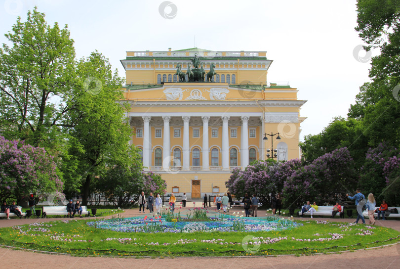 Скачать Панорама Александринского театра в Санкт-Петербурге весной 2022 года фотосток Ozero