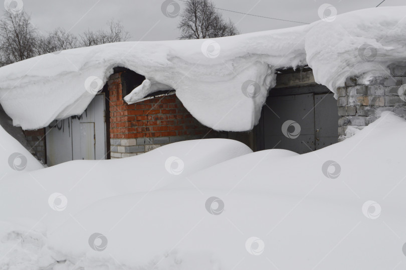 Скачать Гаражи после снегопада. фотосток Ozero