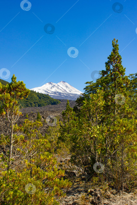 Скачать Вид на вулкан фотосток Ozero