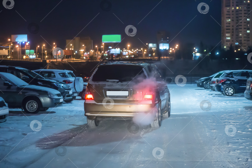 Скачать автомобили на стоянке зимой фотосток Ozero