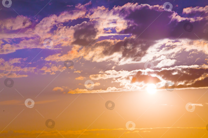 Скачать закат в красном облачном небе фотосток Ozero