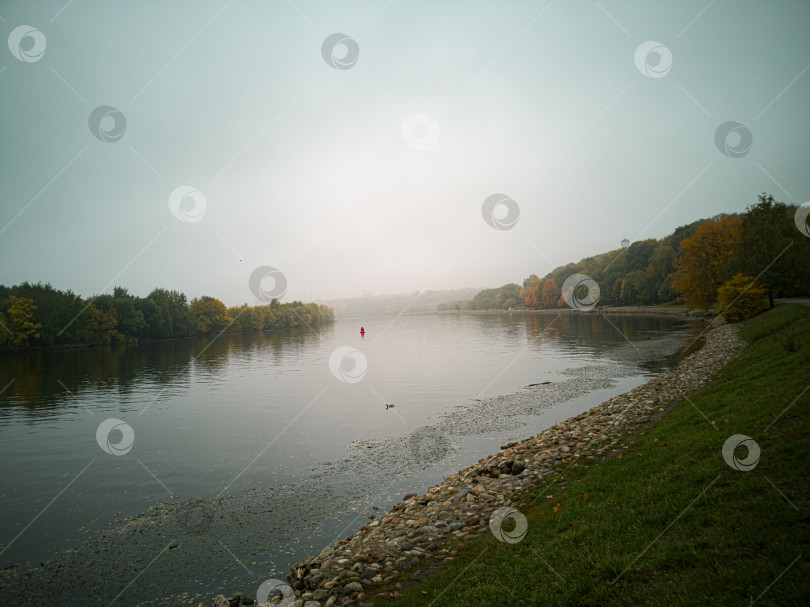 Скачать Туман над рекой фотосток Ozero