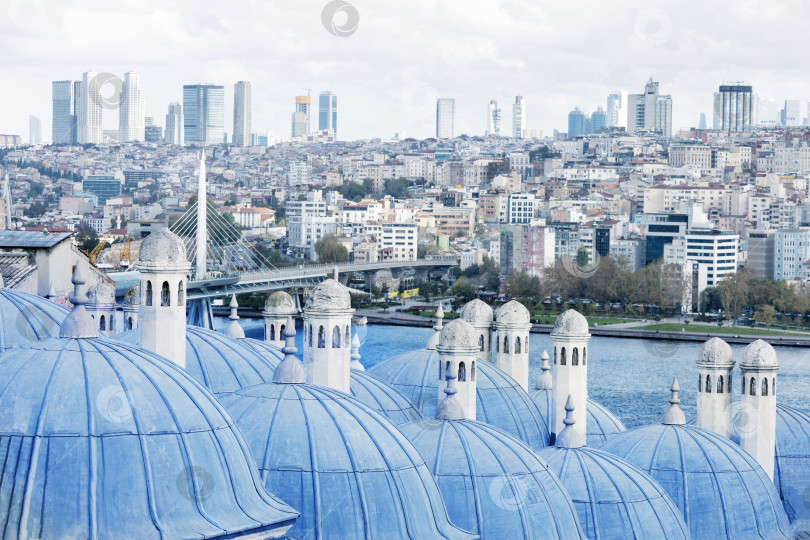 Скачать Путешествуйте по Турции архитектура Стамбула - достопримечательность в городском пейзаже Турции. фотосток Ozero