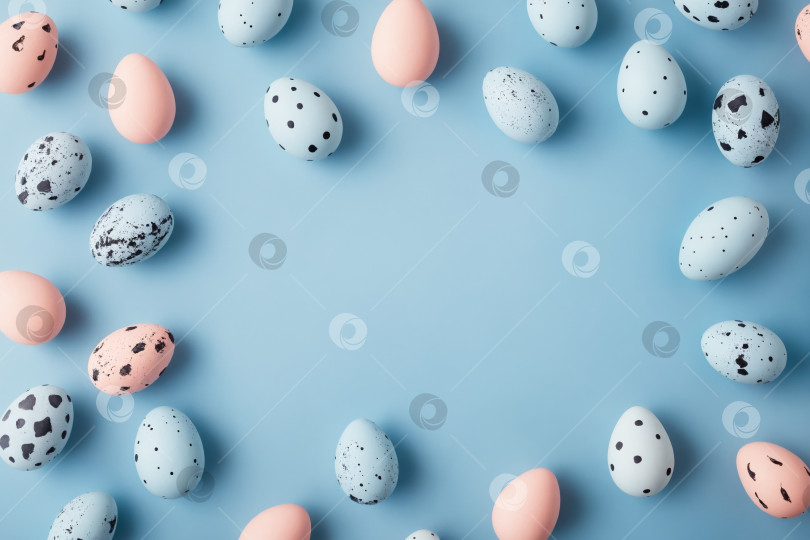 Скачать Разноцветные пасхальные яйца на синем фоне фотосток Ozero