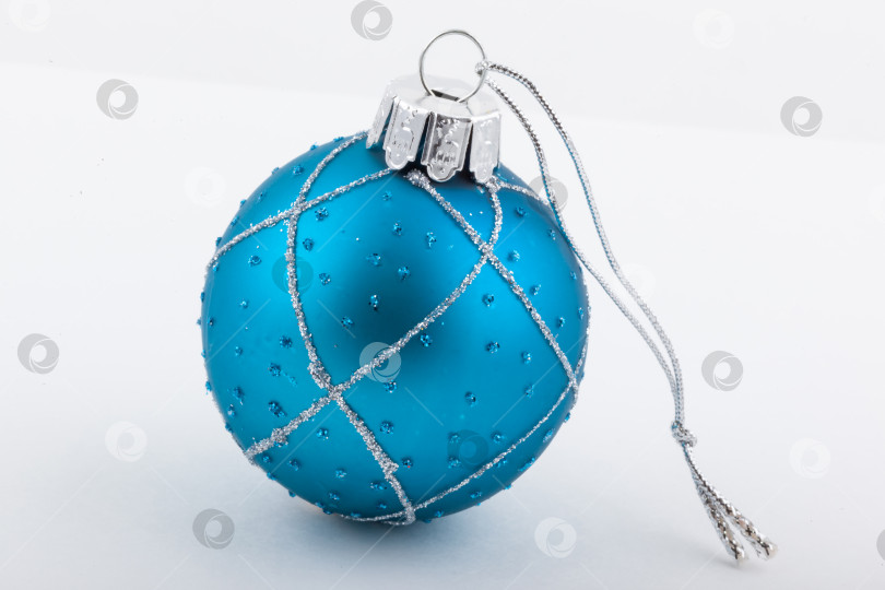 Скачать Голубой рождественский шар, рождественская игрушка. фотосток Ozero