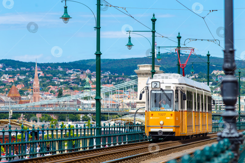 Скачать Желтый трамвай в Будапеште фотосток Ozero
