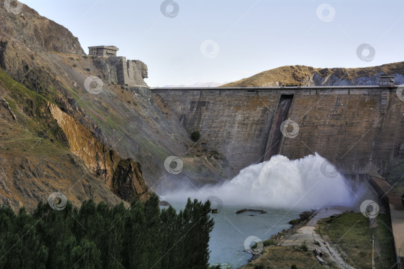 Скачать Кировская ГЭС водохранилища, Таласская область, Кыргызстан фотосток Ozero