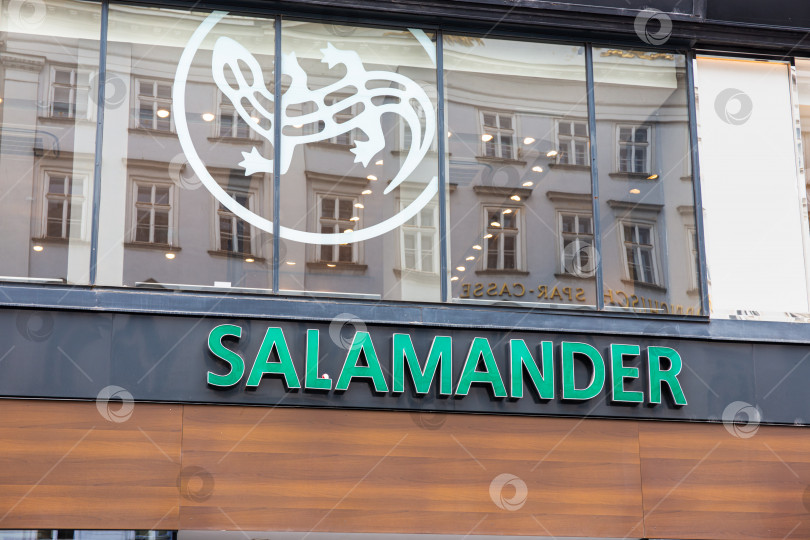 Скачать Вывеска магазина Salamander в Вене фотосток Ozero