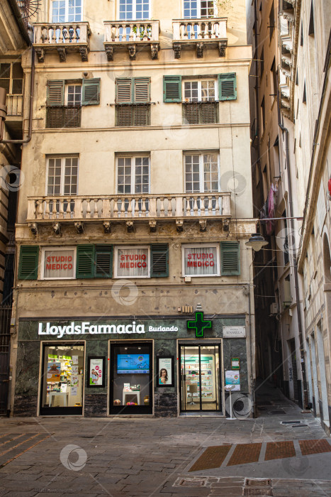 Скачать LloydsFarmacia в Генуе фотосток Ozero