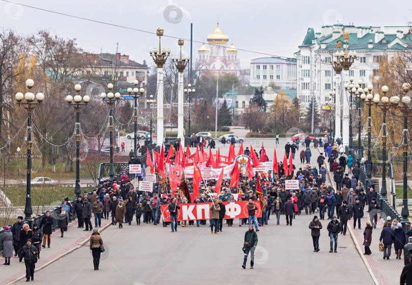 Скачать Коммунистический марш 100-летия фотосток Ozero