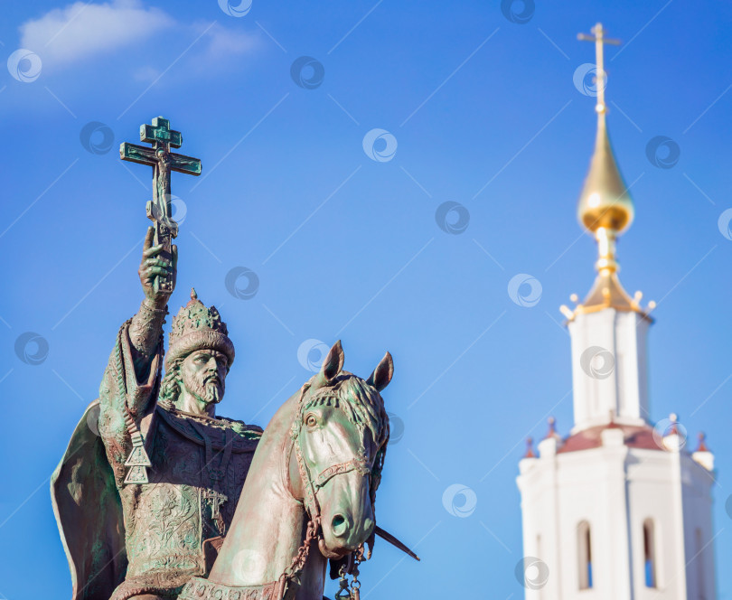 Скачать Памятник царю Ивану IV в Орле фотосток Ozero