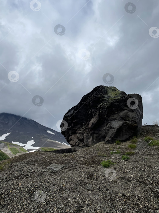 Скачать Огромный валун фотосток Ozero