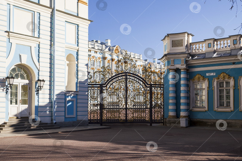 Скачать Церковные ворота летний Екатерининский дворец в Царском селе. фотосток Ozero