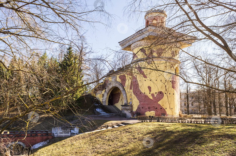 Скачать Башня-руина в Екатерининском парке. фотосток Ozero