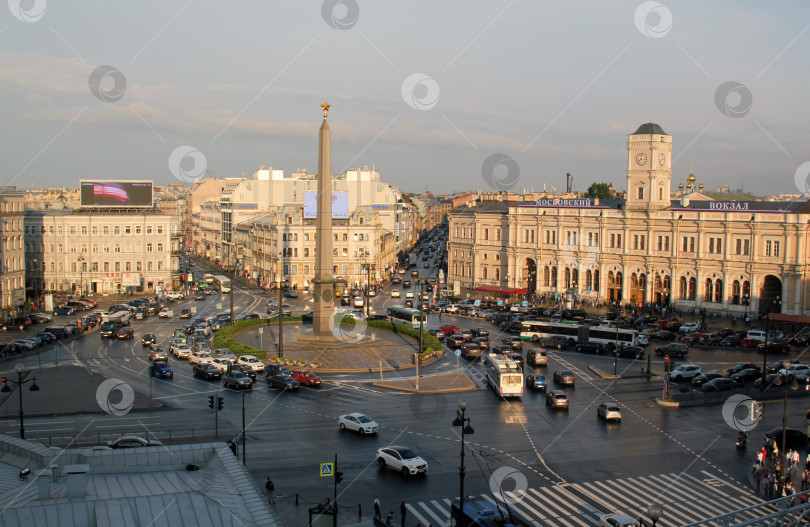 Скачать Развязка на площади Восстания в Санкт-Петербурге с видом на Московский вокзал. 2016 год фотосток Ozero