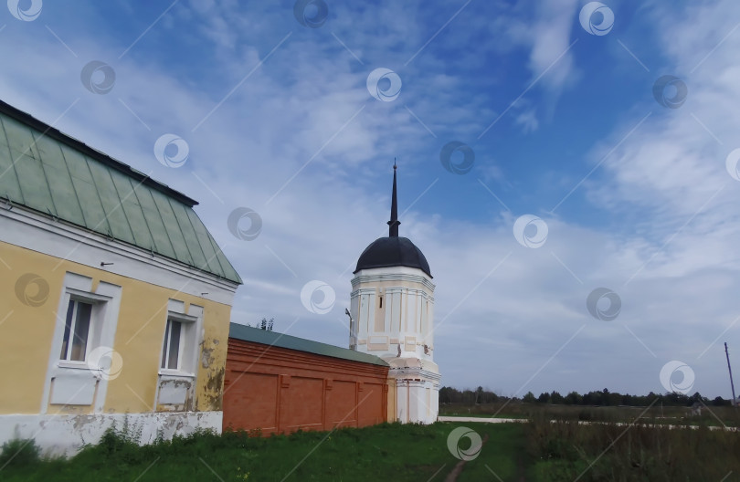 Скачать Угловая башня Старочернеевского монастыря фотосток Ozero