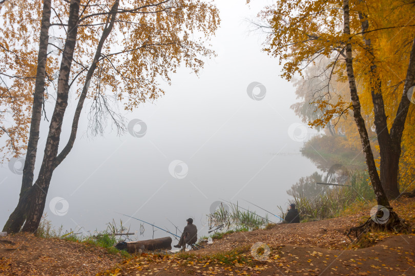 Скачать Рыбаки на берегу реки фотосток Ozero