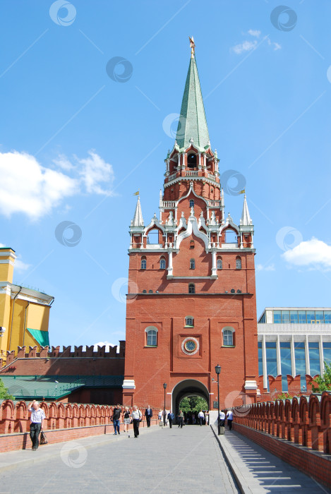 Скачать Москва, Россия, 1 июня 2009: Троицкая башня в  Московском Кремле фотосток Ozero