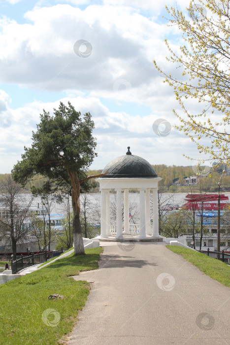 Скачать Вид на беседку А.Н. Островского в г. Кострома, 2014 год фотосток Ozero