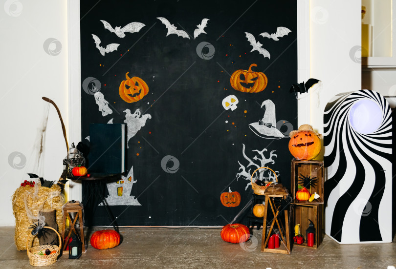 Скачать Жуткие украшения на Хэллоуин с тыквой и летучими мышами фотосток Ozero