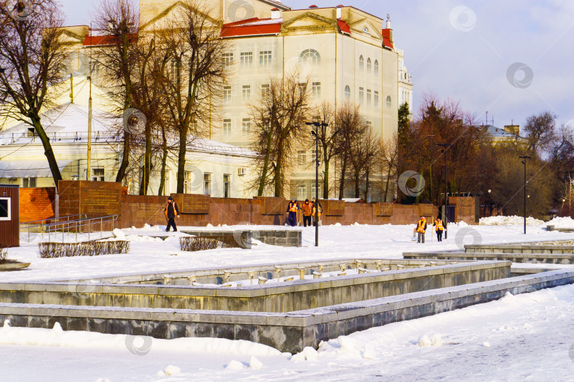 Скачать Городской пейзаж. Уборка снега. Воронеж фотосток Ozero