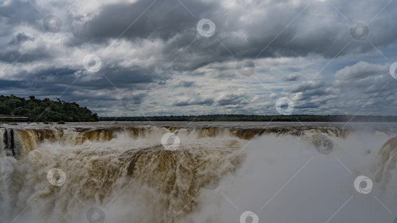 Скачать Невероятный водопад - Горло Дьявола. фотосток Ozero