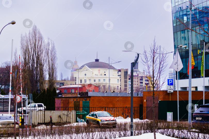 Скачать Городской пейзаж. Здание управления федерального казначейства Воронежской области фотосток Ozero