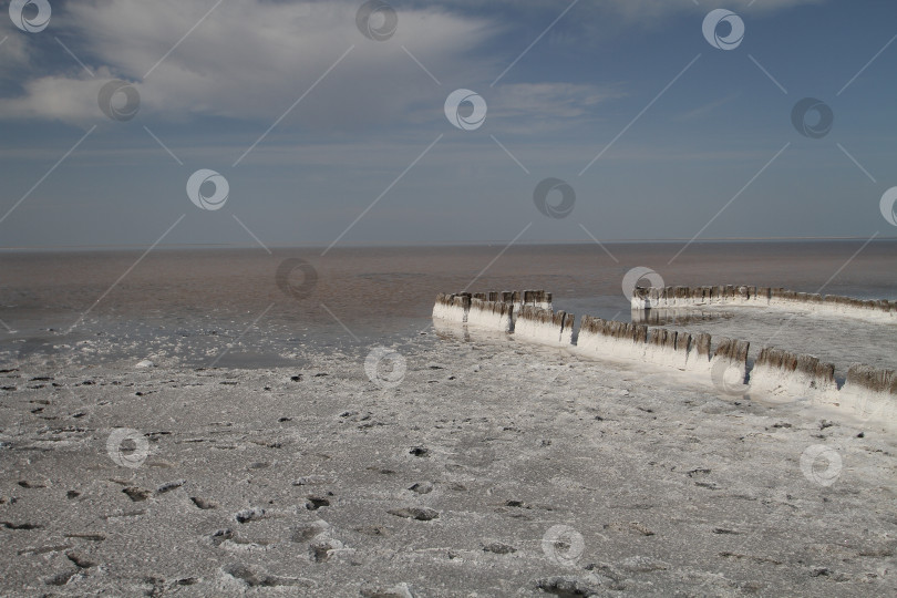 Скачать Солёное озеро Эльтон  в Волгоградской области. фотосток Ozero