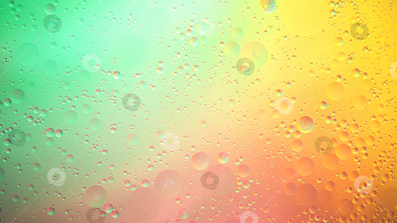 Скачать Абстрактный желтый, зеленый и розовый красочный фон с маслом на поверхности воды. Капли масла в воде - абстрактное психоделическое изображение. фотосток Ozero