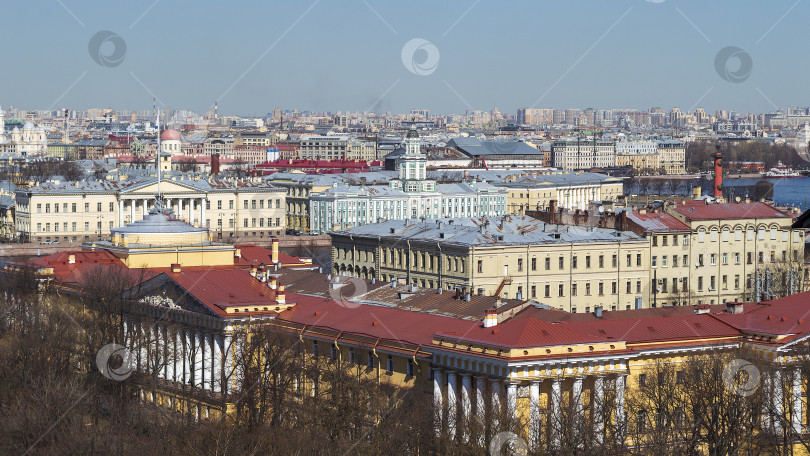 Скачать Панорамный вид сверху на исторический центр Санкт-Петербурга. фотосток Ozero