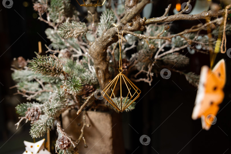Скачать Современная Рождественская елка с геометрическим декором фотосток Ozero
