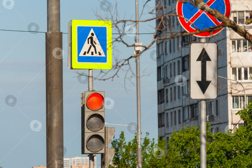 Скачать дорожные знаки пешеходный переход фотосток Ozero