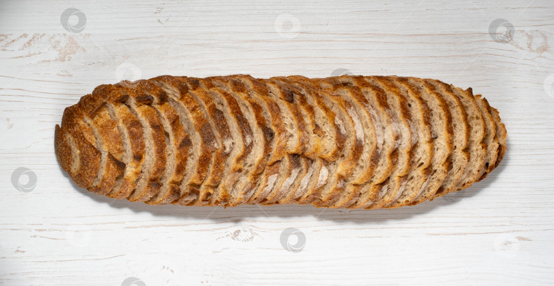 Скачать Вид сверху на свежий ржаной хлеб фотосток Ozero