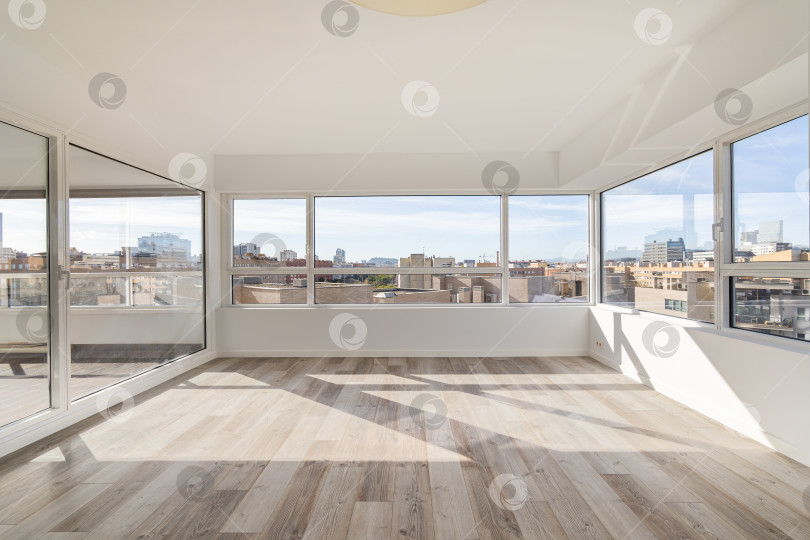 Скачать Роскошная квартира-студия с панорамным видом в Испании фотосток Ozero