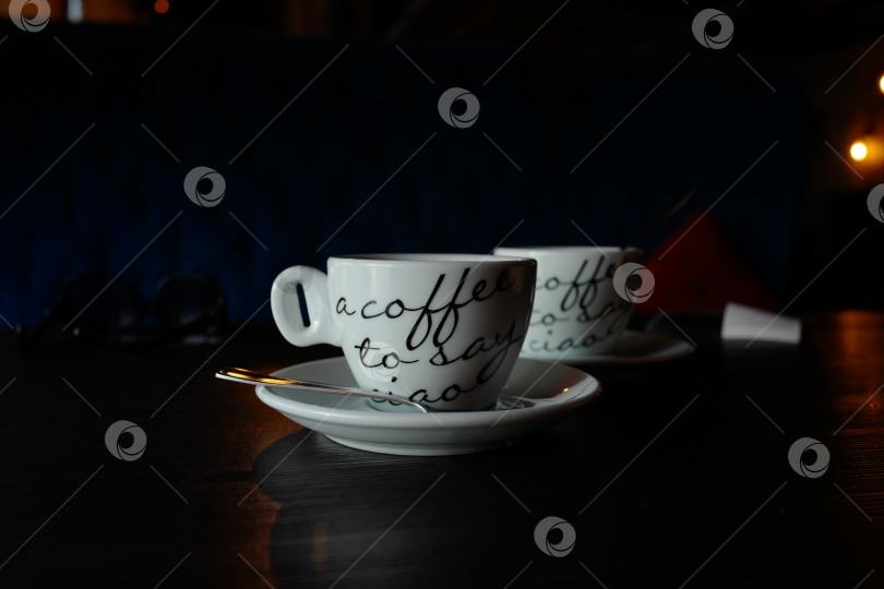 Скачать Две чашки кофе в кафе фотосток Ozero