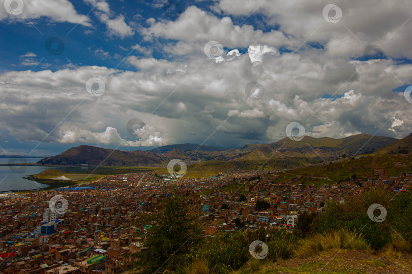 Скачать Вид на город Пуно и озеро Титикака фотосток Ozero