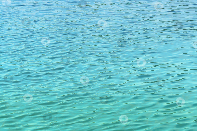 Скачать Бирюзовая вода с мелкими волнами в качестве фона, текстура фотосток Ozero