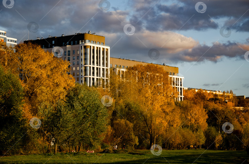 Скачать Осенний город фотосток Ozero