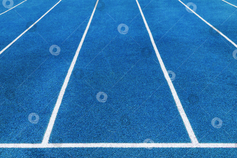 Скачать Беговые дорожки на легкоатлетическом стадионе фотосток Ozero