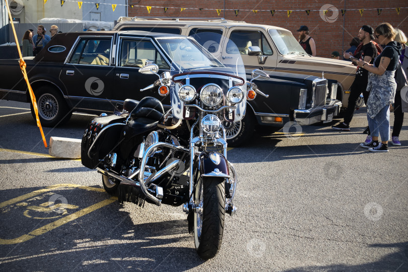 Скачать Мотоцикл Harley-Davidson на выставке ретро транспорта Original Meet фотосток Ozero