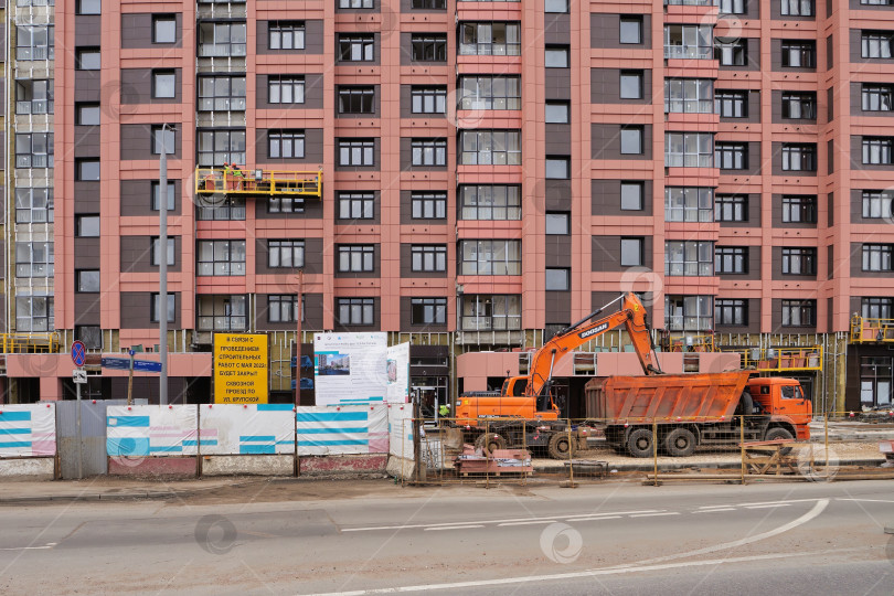 Скачать Стройка. Стены, окна, специализированная техника. фотосток Ozero