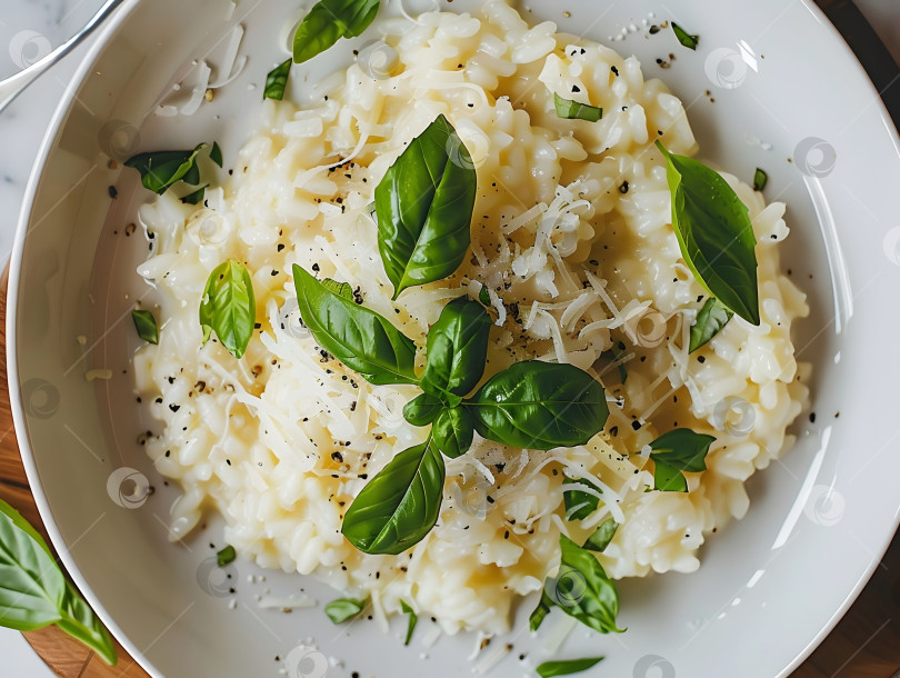 Скачать Миска с едой с разнообразными овощами и зеленью фотосток Ozero