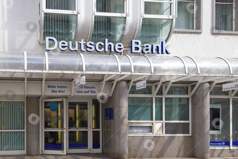 Скачать Филиал Deutsche bank в Регенсбурге фотосток Ozero