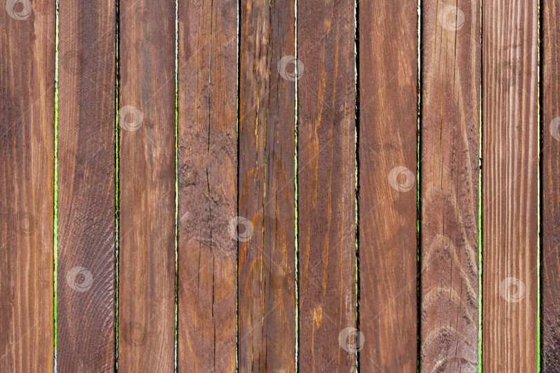 Скачать Состаренные потрескавшиеся коричневые деревянные доски забора (фон, текстура) фотосток Ozero