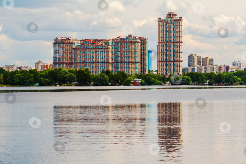 Скачать городские дома у воды фотосток Ozero