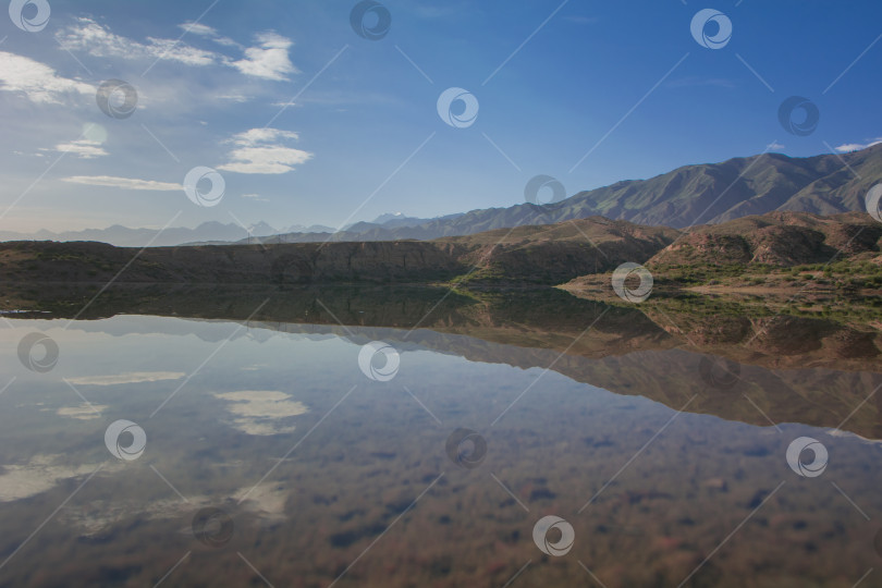 Скачать утро на горном озере Иссык-Куль, Кыргызстан фотосток Ozero