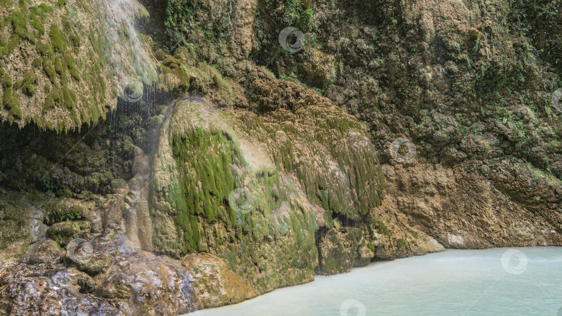 Скачать Красивый тропический водопад. фотосток Ozero