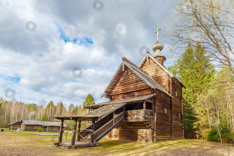 Скачать Старинная деревянная Преображенская церковь. Архитектурно-этнографический музей-заповедник "Василево", Торжокский район, Тверская область. Достопримечательность России. фотосток Ozero