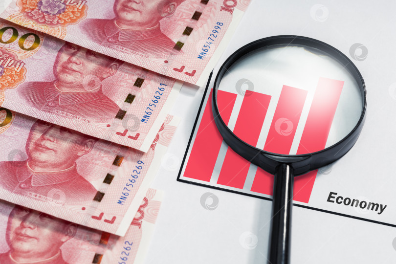Скачать График роста экономики Китая и банкнот в юанях. фотосток Ozero